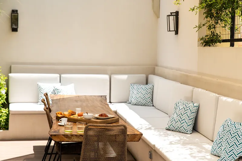 Breakfast in the garden’s white lounge corner